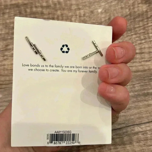 NWT Alex & Ani Expandable Bangle Charm Bracelet SISTER Studded Shiny Gold - Picture 6 of 6